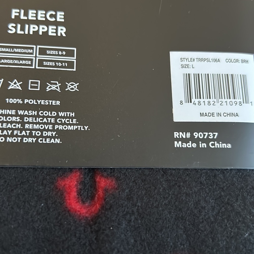 NWT True Religion Men’s 2 Pc Set Loungewear Pants & Slippers Black red - Picture 4 of 5